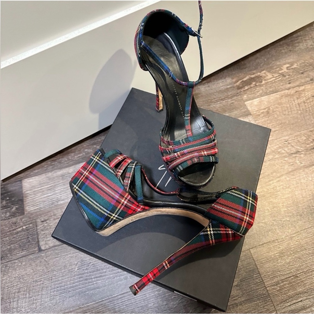 Giuseppe Zanotti Sasha 90